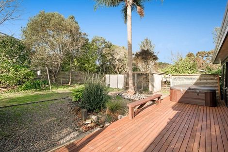 Photo of property in 2 Hand Road, Helensville, 0800