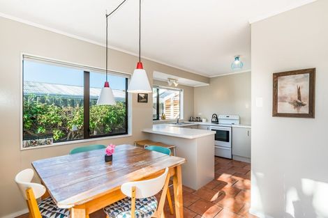 Photo of property in 7 Rodney Grove, Paraparaumu, 5032