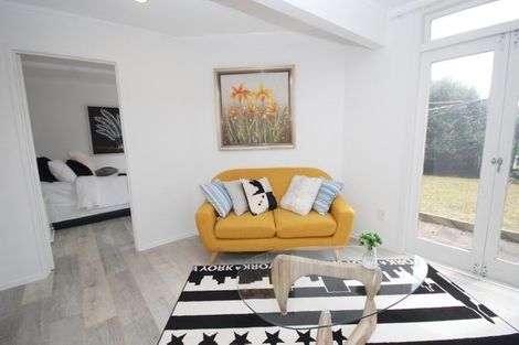 Photo of property in 4 Hollyhock Place, Browns Bay, Auckland, 0630