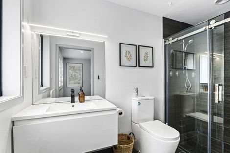 Photo of property in 9 Frederick Place, Whalers Gate, New Plymouth, 4310