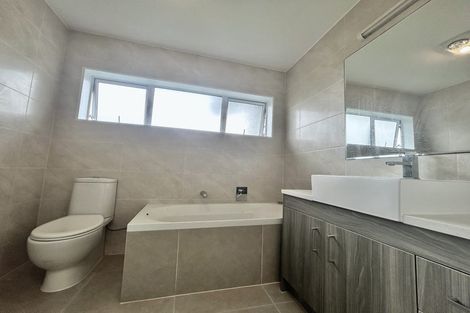 Photo of property in 28 Mantra Road, Massey, Auckland, 0614