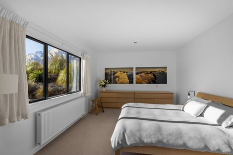 Photo of property in 7 Rabbiters Crescent, Jacks Point, Queenstown, 9371