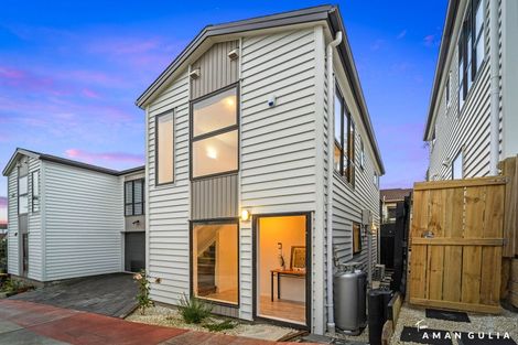 Photo of property in 21b Craigbank Avenue, New Lynn, Auckland, 0600
