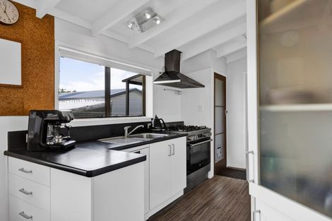 Photo of property in 10 Kamahi Avenue, Hawera, 4610