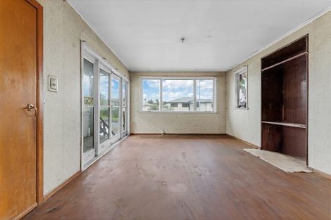 Photo of property in 12 Ozich Avenue, Te Atatu South, Auckland, 0610