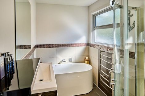 Photo of property in 92 Mana View Road, Paremata, Porirua, 5026