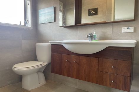 Photo of property in 42 Merriefield Avenue, Forrest Hill, Auckland, 0620