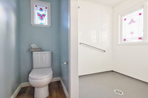 Photo of property in 6 Marlene Avenue, Te Atatu South, Auckland, 0610