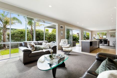 Photo of property in 13 Rangi Avenue, Schnapper Rock, Auckland, 0632