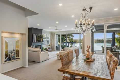 Photo of property in 54 Pohutukawa Avenue, Red Beach, 0932