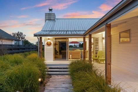 Photo of property in 132 Kiwi Road, Whangamata, 3620