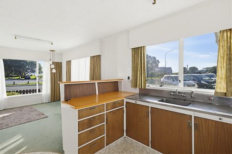 Photo of property in 5 Marine Parade, Paraparaumu Beach, Paraparaumu, 5032