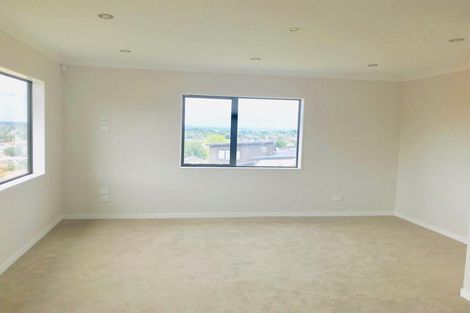 Photo of property in 61 Kirikiri Drive, Papakura, 2110