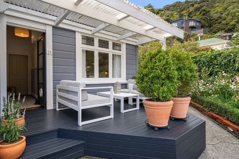 Photo of property in 25 Totara Street, Eastbourne, Lower Hutt, 5013