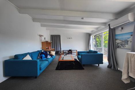 Photo of property in 5a Robert Street, Newlands, Wellington, 6037