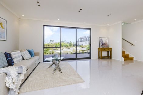 Photo of property in 2 Seagreen Avenue, Rosehill, 2113