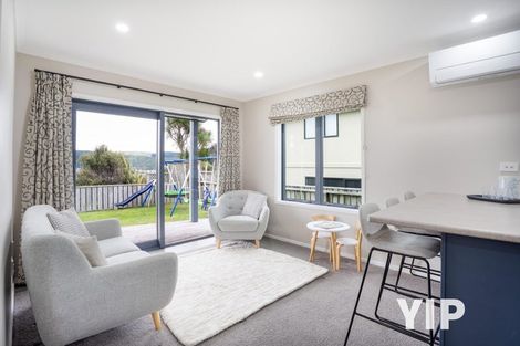 Photo of property in 140 Woodman Drive, Tawa, Wellington, 5028
