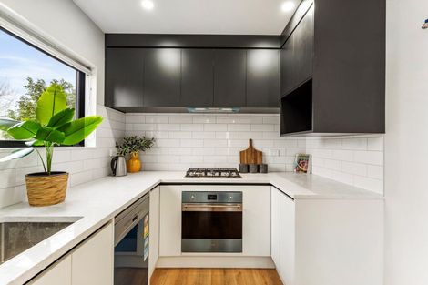 Photo of property in 43b Mirrabooka Avenue, Botany Downs, Auckland, 2010