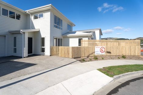 Photo of property in 7 Pine Hill Rise, Glenside, Wellington, 6037