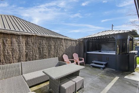 Photo of property in 37 Durrell Way, Rolleston, 7614