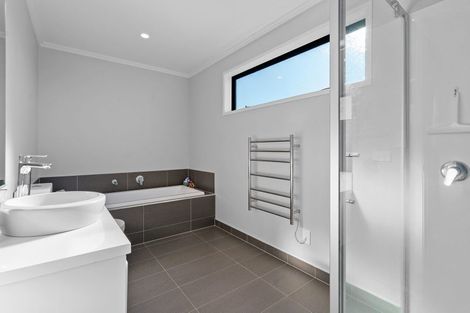 Photo of property in 33 Rose Leigh Drive, Cambridge, 3434