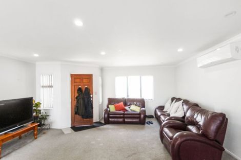 Photo of property in 57 Catkin Crescent, Papatoetoe, Auckland, 2025
