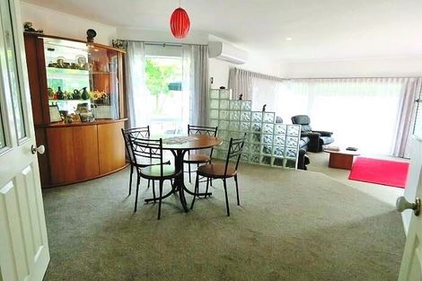 Photo of property in 327 Kaipara Road, Papakura, 2582