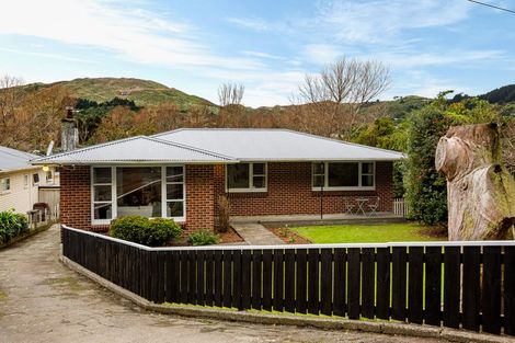 Photo of property in 296 Main Road, Tawa, Wellington, 5028
