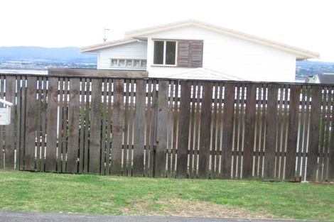 Photo of property in 17 Sea Vista Avenue, Beach Haven, Auckland, 0626