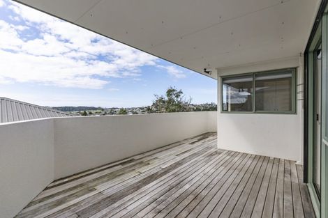 Photo of property in 11 Mannikin Place, Unsworth Heights, Auckland, 0632