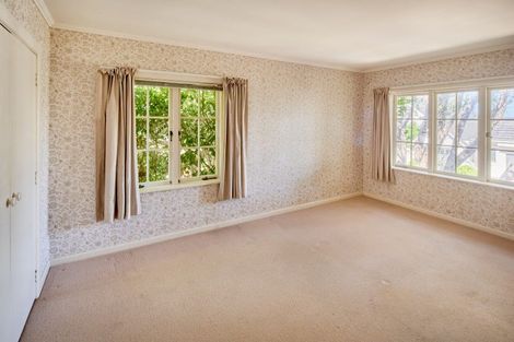 Photo of property in 2 Dillon Street, Lowry Bay, Lower Hutt, 5013
