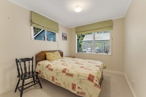 Photo of property in 15b Kakariki Grove, Waikanae, 5036