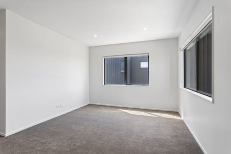 Photo of property in 31 Parkmore Drive, Rosehill, 2113