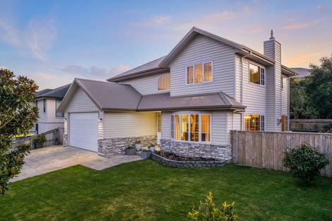 Photo of property in 7 Tararua Close, Aotea, Porirua, 5024