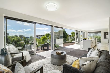 Photo of property in 1/14 Rothesay Bay Road, Rothesay Bay, Auckland, 0630