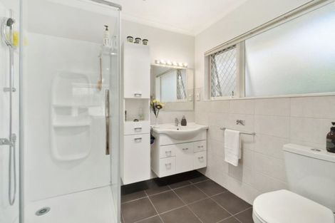 Photo of property in 2 San Fernando Way, Henderson, Auckland, 0612