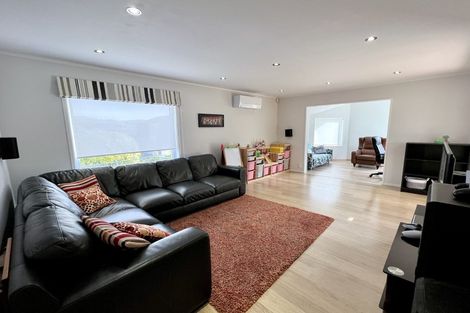 Photo of property in 5 Cambrian Street, Churton Park, Wellington, 6037