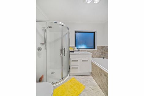 Photo of property in 14 Kereru Rise, Papakura, 2110