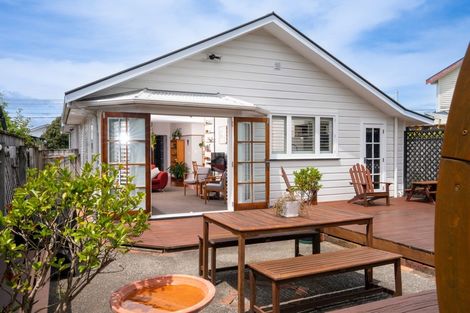 Photo of property in 45 Puru Crescent, Lyall Bay, Wellington, 6022