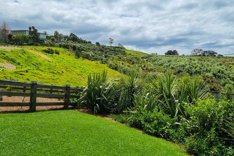 Photo of property in 9 Ridgelea Road, Long Bay, 0792
