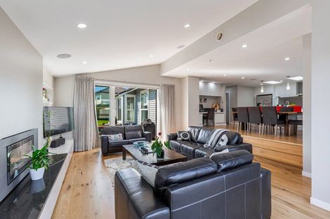 Photo of property in 21 Glenhaven Place, Te Atatu Peninsula, Auckland, 0610