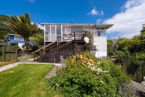 Photo of property in 77 Milton Terrace, Picton, 7220