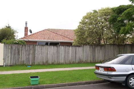 Photo of property in 2/23 Howe Street, Howick, Auckland, 2014