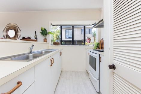 Photo of property in 2/77 Stanley Road, Glenfield, Auckland, 0629