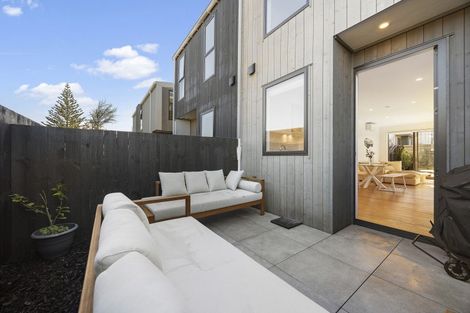 Photo of property in 12/82 East Coast Road, Milford, Auckland, 0620