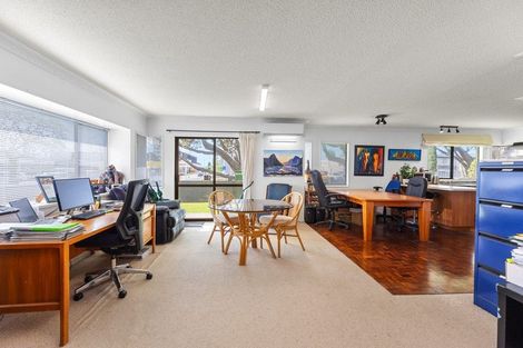 Photo of property in 182 Devonport Road, Tauranga, 3110