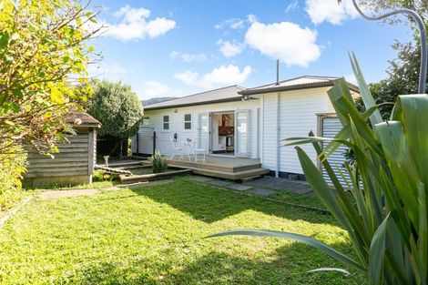 Photo of property in 9 Allen Terrace, Tawa, Wellington, 5028