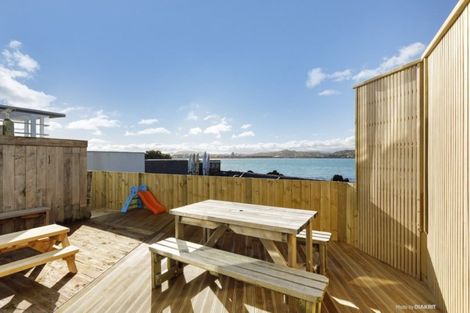 Photo of property in 277 Queens Drive, Lyall Bay, Wellington, 6022