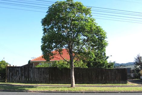 Photo of property in 15 Islington Avenue, New Lynn, Auckland, 0600