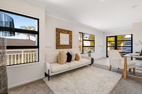 Photo of property in 29 Tenbless Court, Unsworth Heights, Auckland, 0632